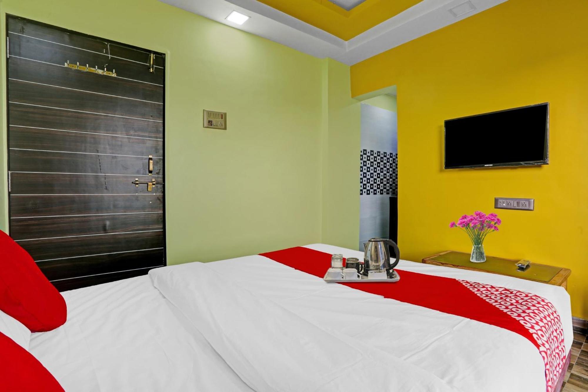 Hotel O Om Sai Residency Lodging And Boarding Taloje Budrukh Esterno foto