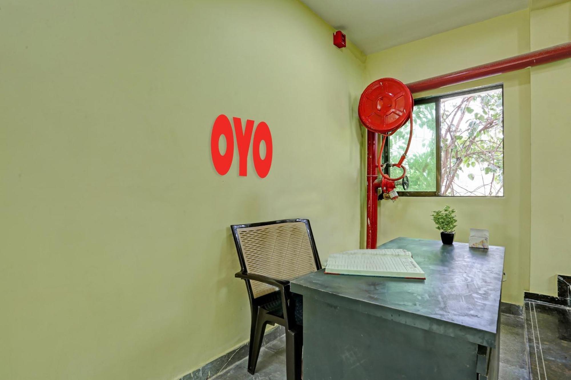 Hotel O Om Sai Residency Lodging And Boarding Taloje Budrukh Esterno foto