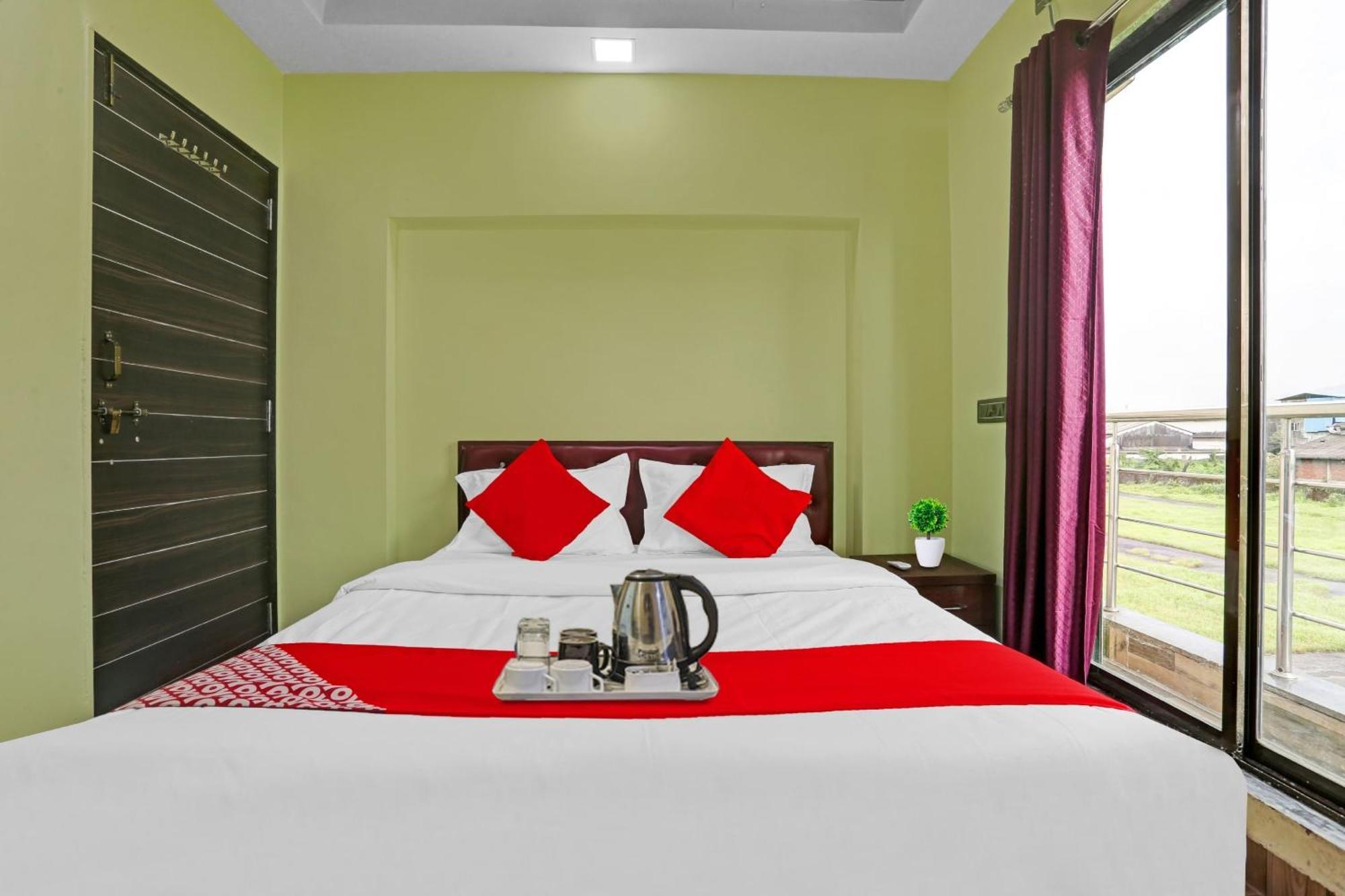 Hotel O Om Sai Residency Lodging And Boarding Taloje Budrukh Esterno foto