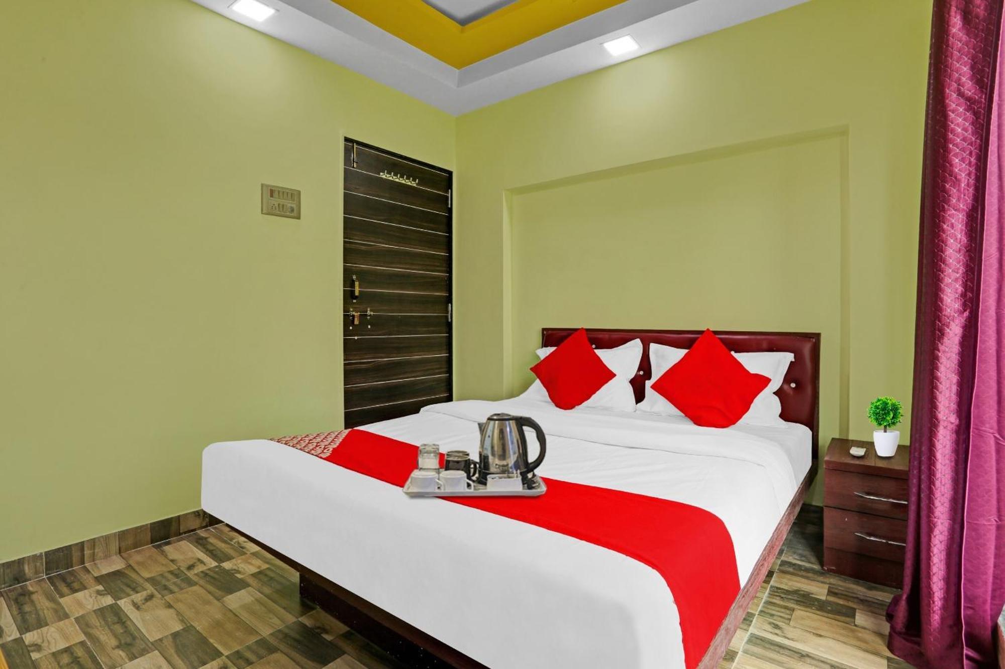 Hotel O Om Sai Residency Lodging And Boarding Taloje Budrukh Esterno foto