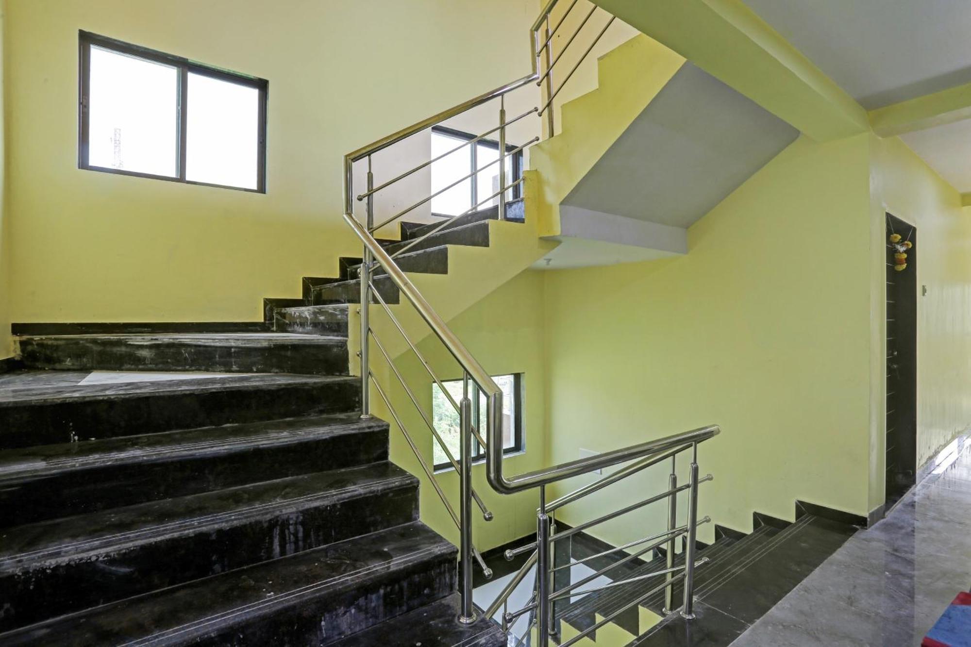 Hotel O Om Sai Residency Lodging And Boarding Taloje Budrukh Esterno foto