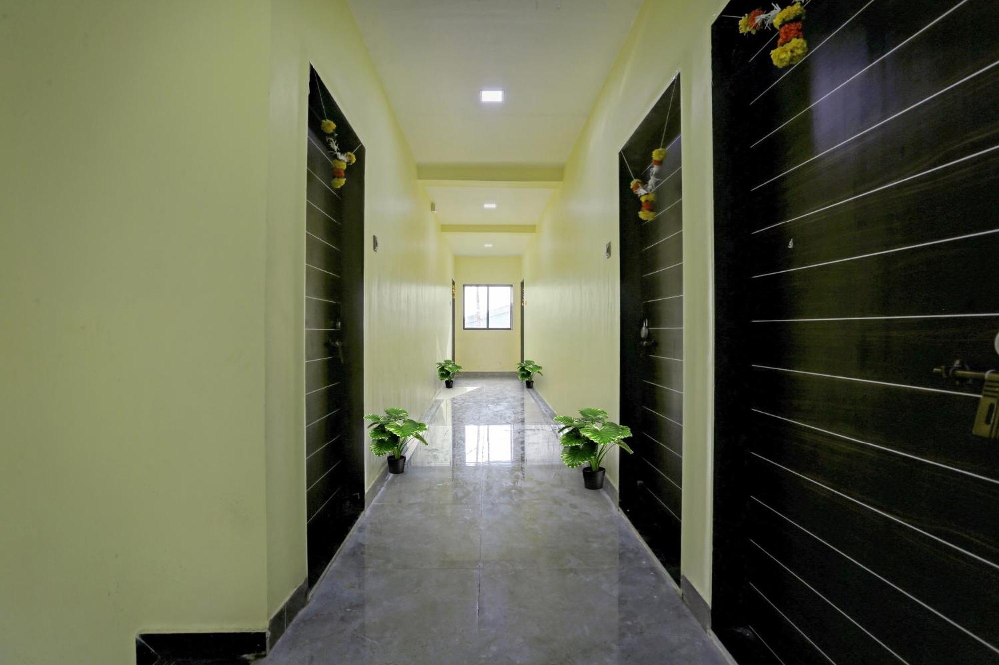 Hotel O Om Sai Residency Lodging And Boarding Taloje Budrukh Esterno foto