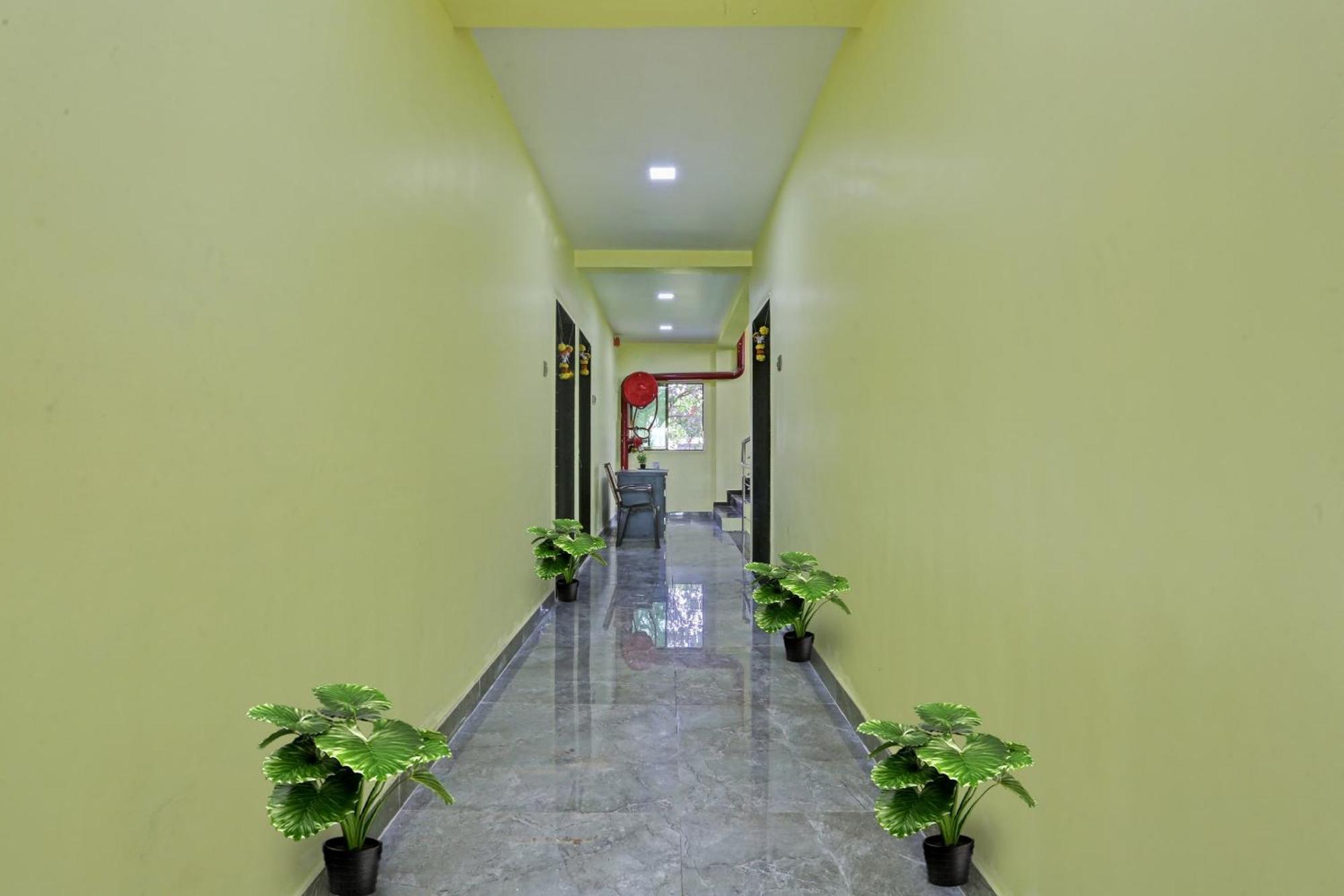 Hotel O Om Sai Residency Lodging And Boarding Taloje Budrukh Esterno foto