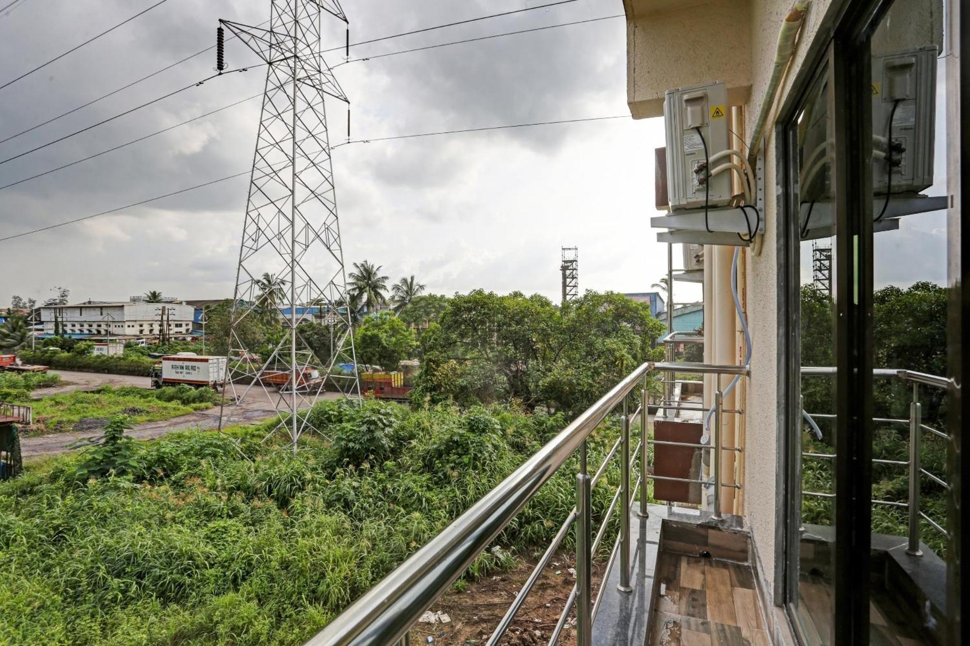 Hotel O Om Sai Residency Lodging And Boarding Taloje Budrukh Esterno foto